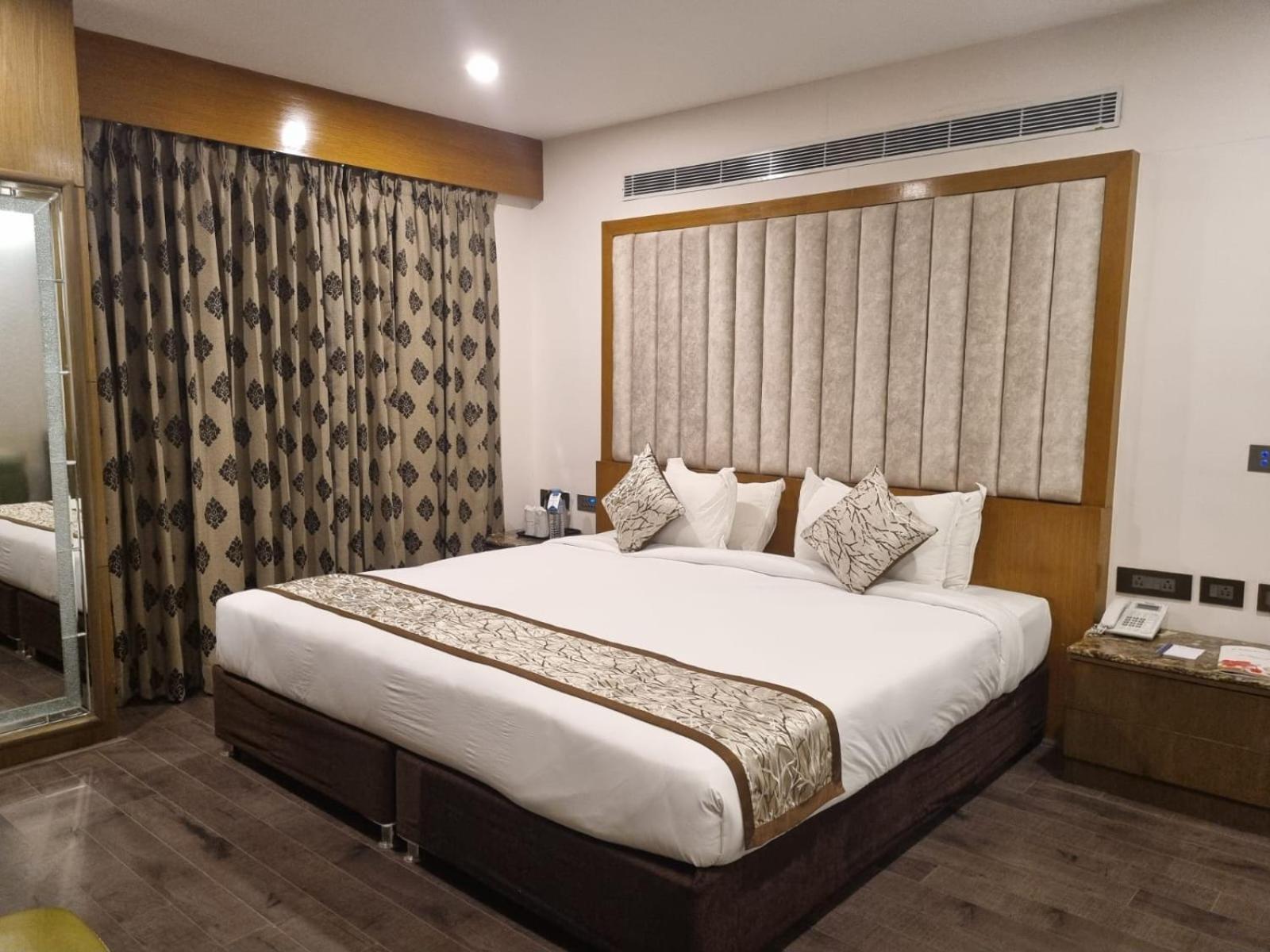 Hotel Benzz Park Τσενάι Εξωτερικό φωτογραφία