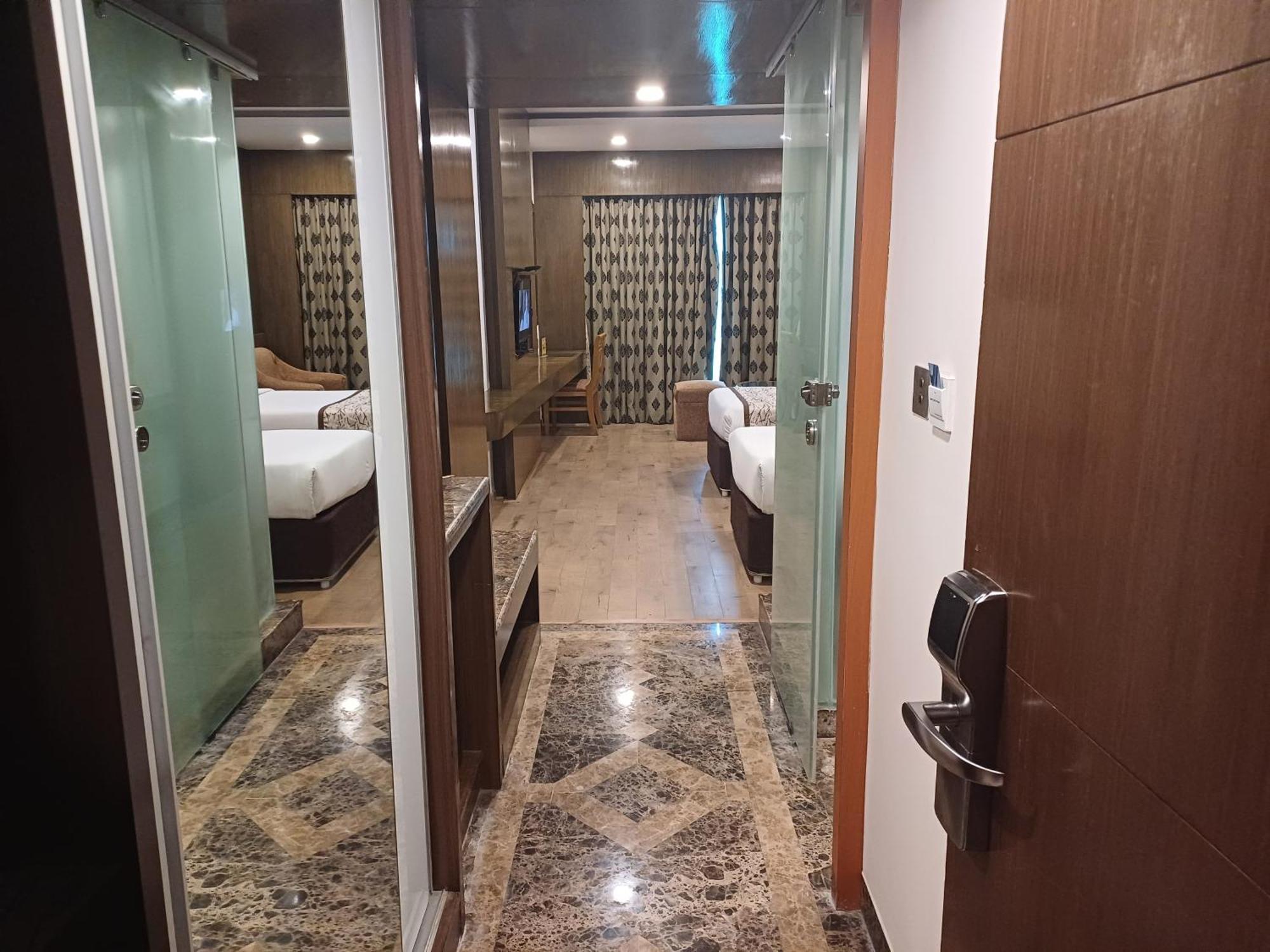 Hotel Benzz Park Τσενάι Εξωτερικό φωτογραφία