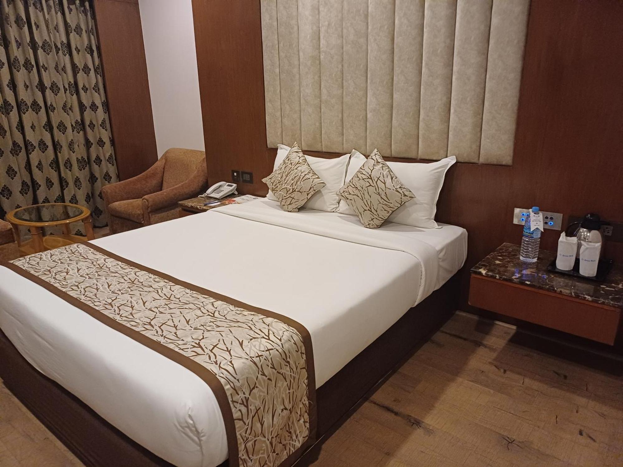 Hotel Benzz Park Τσενάι Εξωτερικό φωτογραφία
